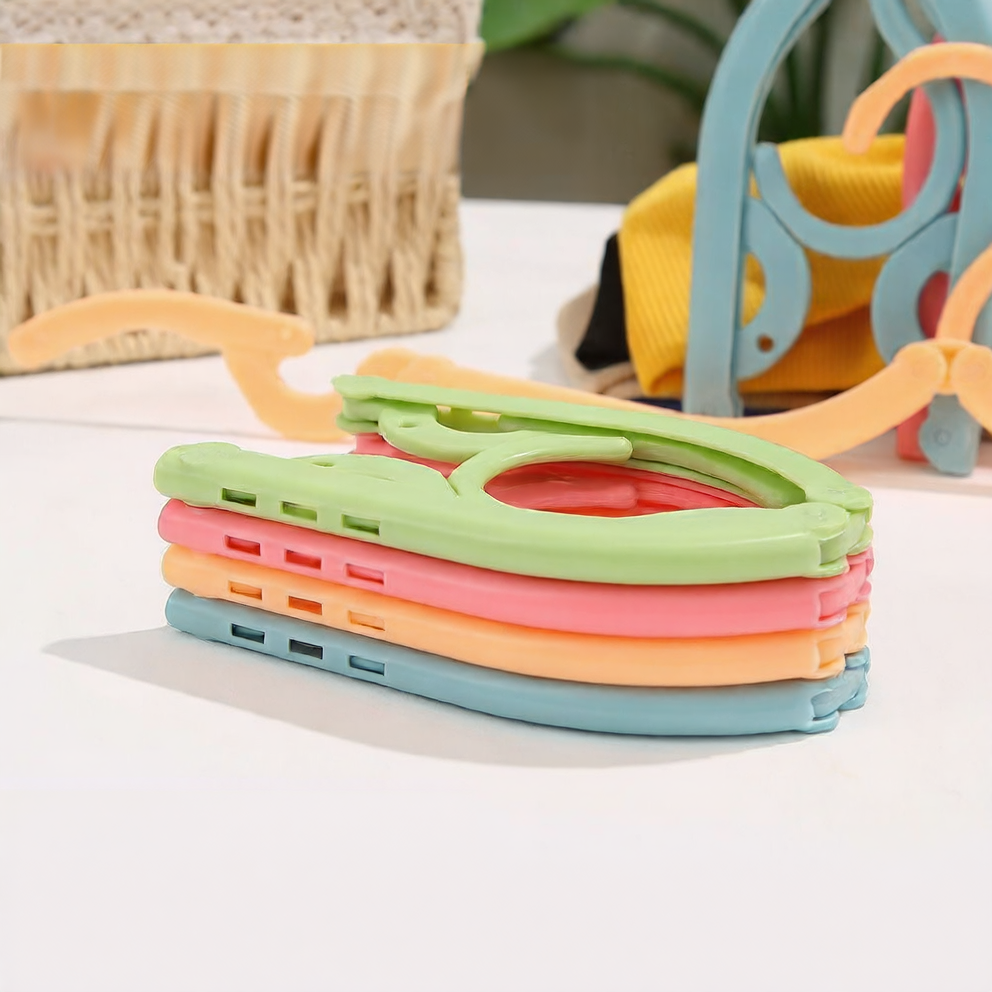 Multifunctional foldable clothes hanger