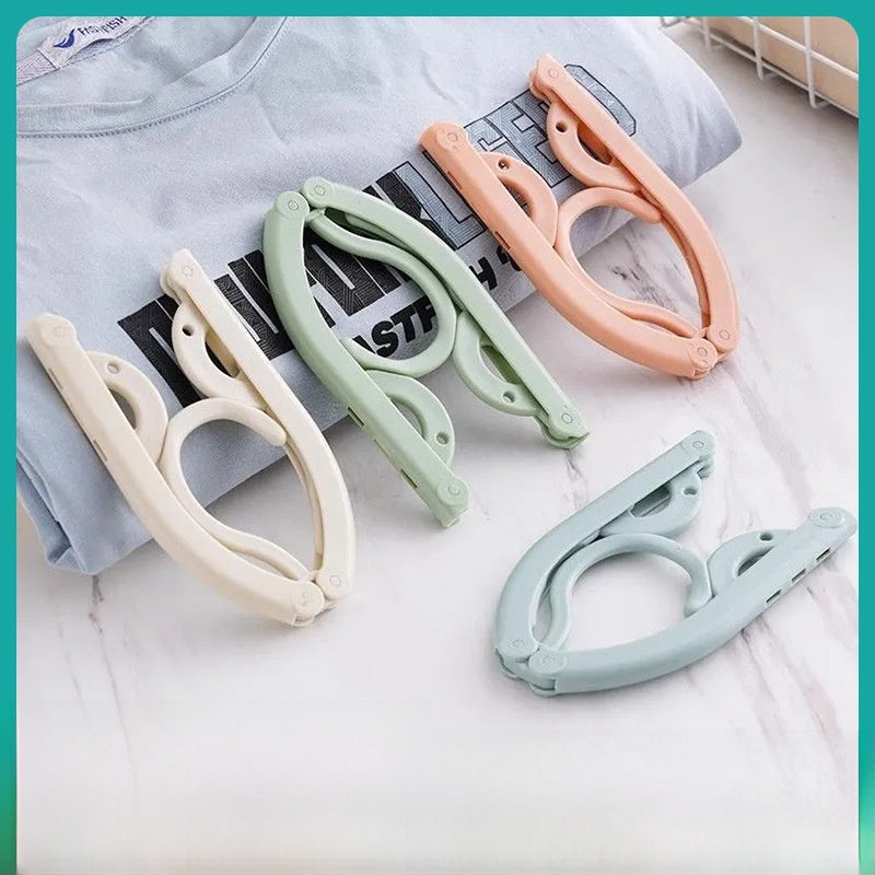 Multifunctional foldable clothes hanger